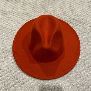 🤠 Felt Brim hat, rust orange. Like new.